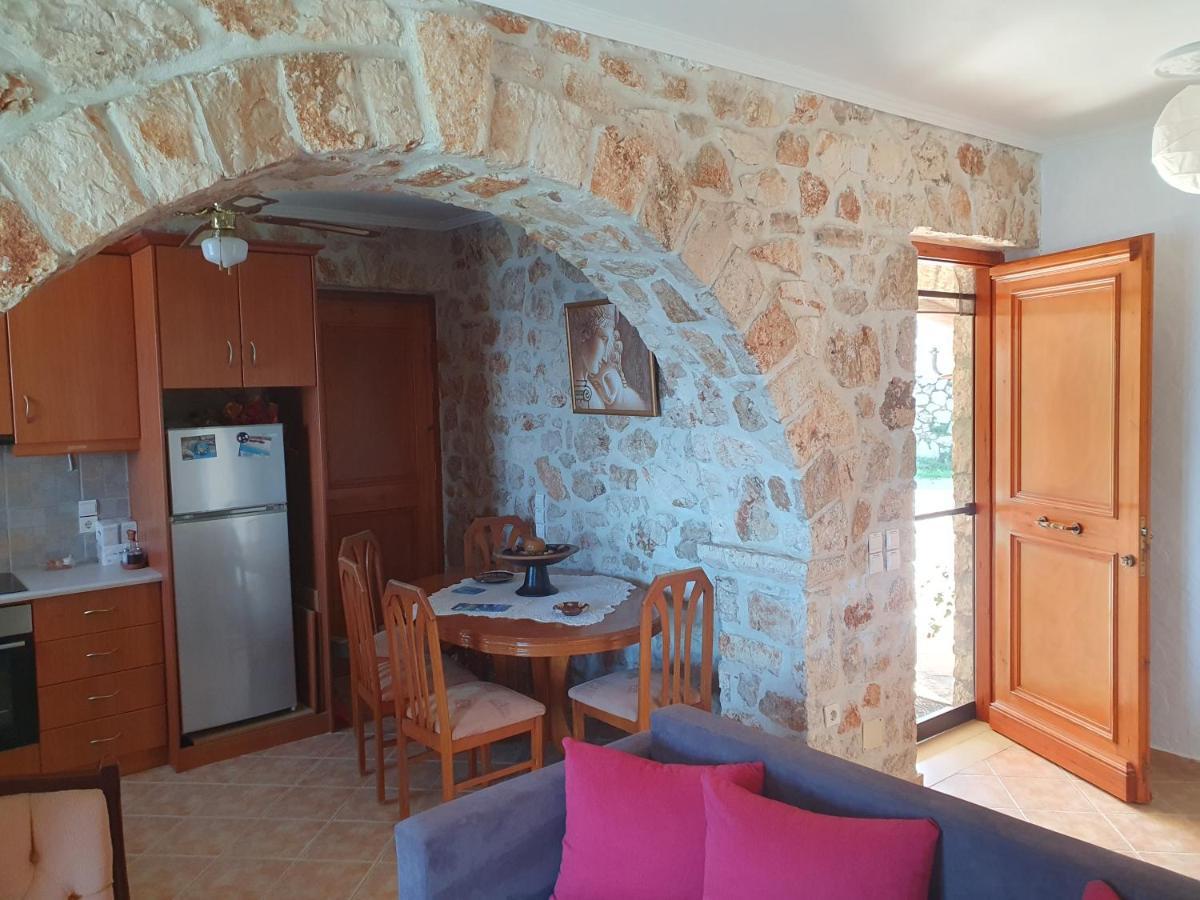 Nireas : Stone Villa Orthoniaí 外观 照片