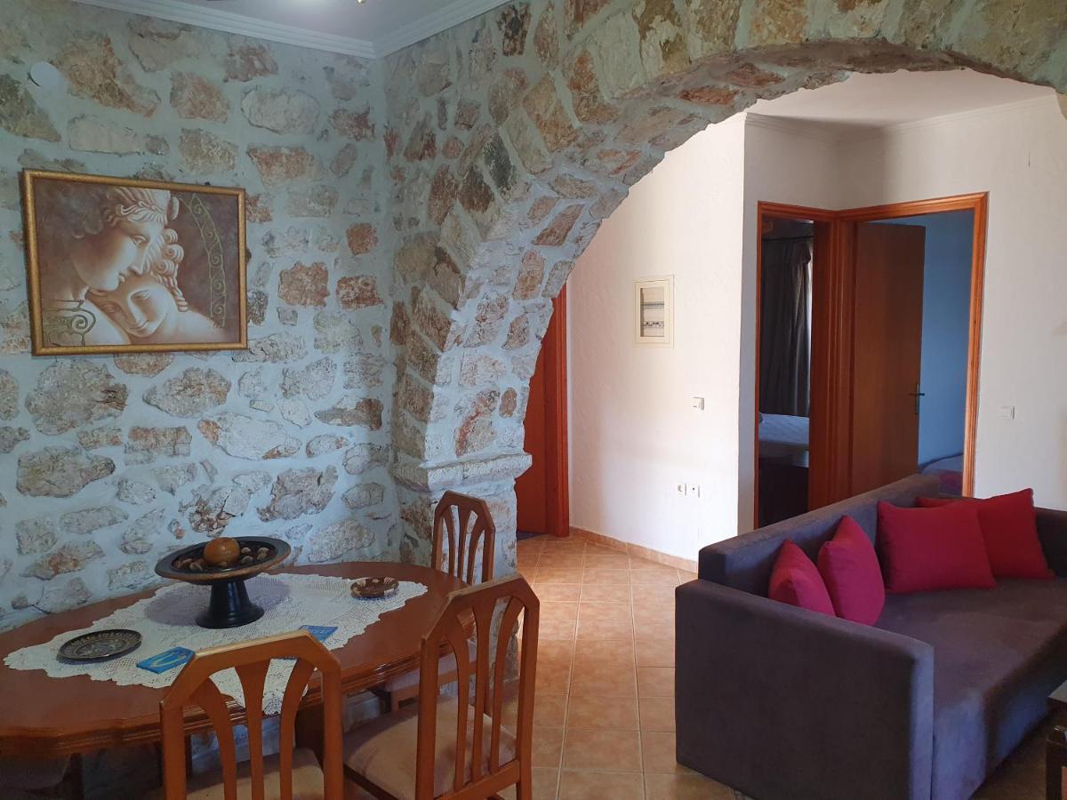 Nireas : Stone Villa Orthoniaí 外观 照片