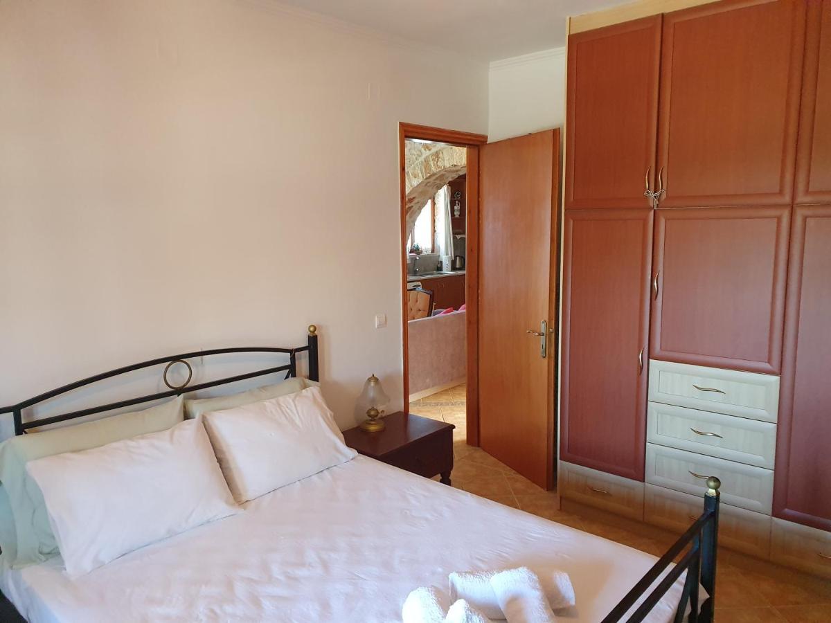 Nireas : Stone Villa Orthoniaí 外观 照片