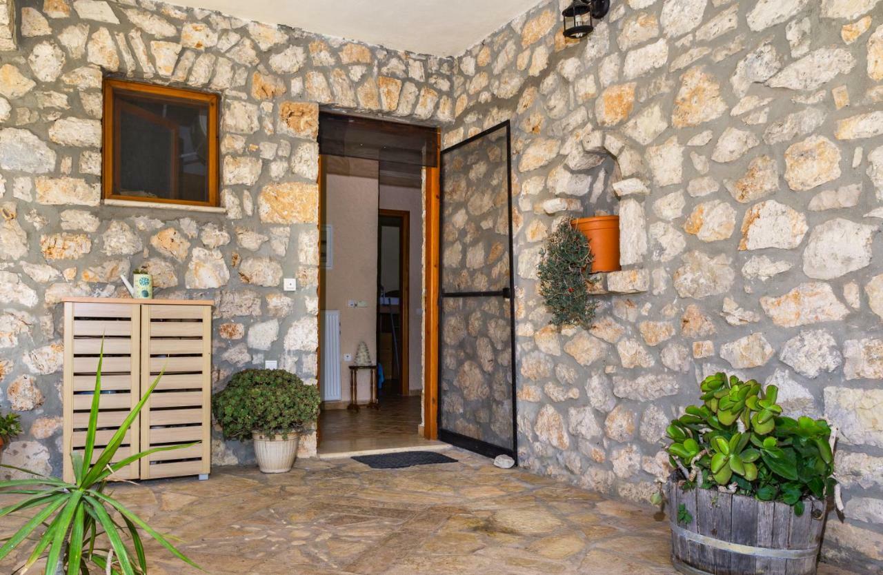 Nireas : Stone Villa Orthoniaí 外观 照片