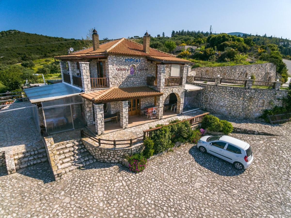 Nireas : Stone Villa Orthoniaí 外观 照片